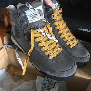 The North Face Women’s-Back-To-Berkeley II Boot